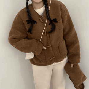 러븐 루즈핏 떡볶이 양털 자켓+목도리 set (2color) [머플러/세트/아우터/한파/러블리/뽀글이/데일리] - 더핑크
